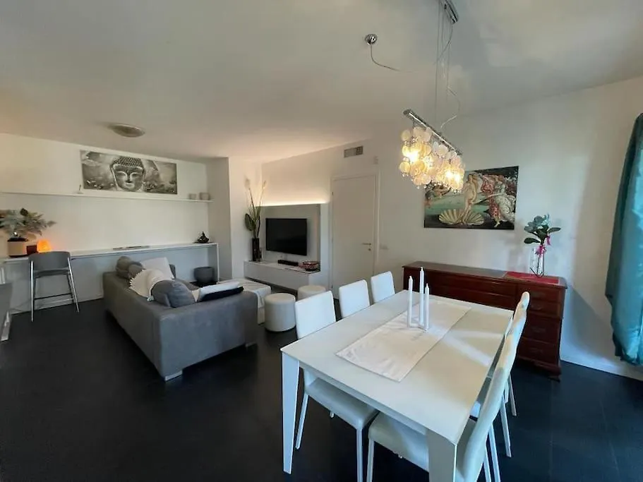 Elegant Relax Suite Near Veron Center Fair Lake Garda Verona