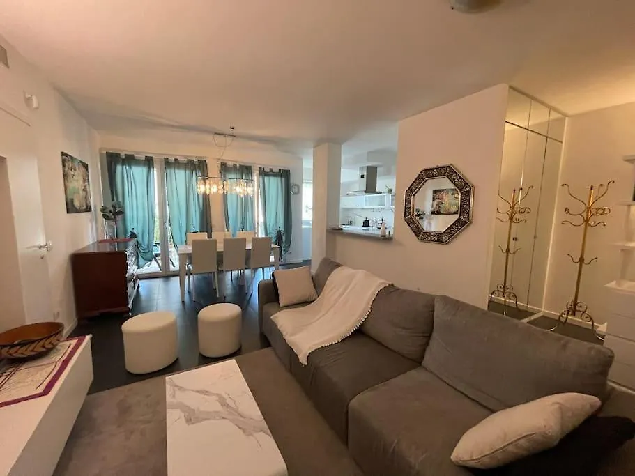 Elegant Relax Suite Near Veron Center Fair Lake Garda Verona 0*,  Itálie