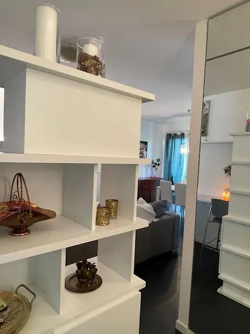Elegant Relax Suite Near Veron Center Fair Lake Garda Βερόνα 0*,  Ιταλία