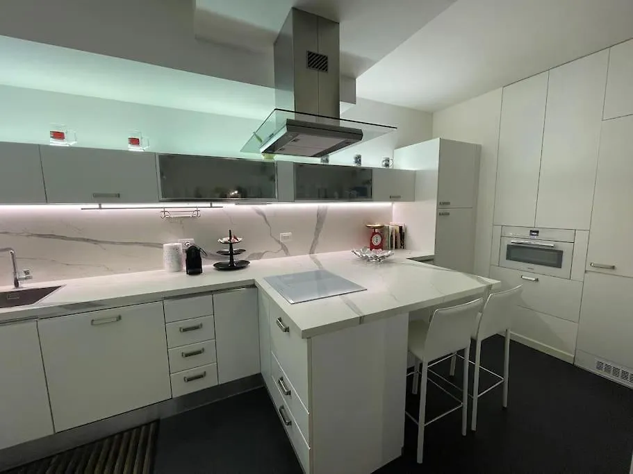Elegant Relax Suite Near Veron Center Fair Lake Garda Verona Apartmán