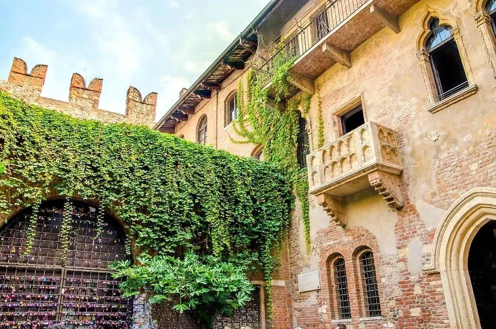 Elegant Relax Suite Near Veron Center Fair Lake Garda Verona